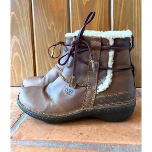 UGG Australia Cove leather ankle boots Womens 8 S/N 5136